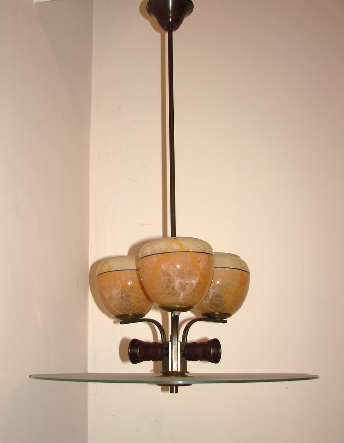 Chandelier Art Deco, orange, brass, glass, 1930s. - 37711