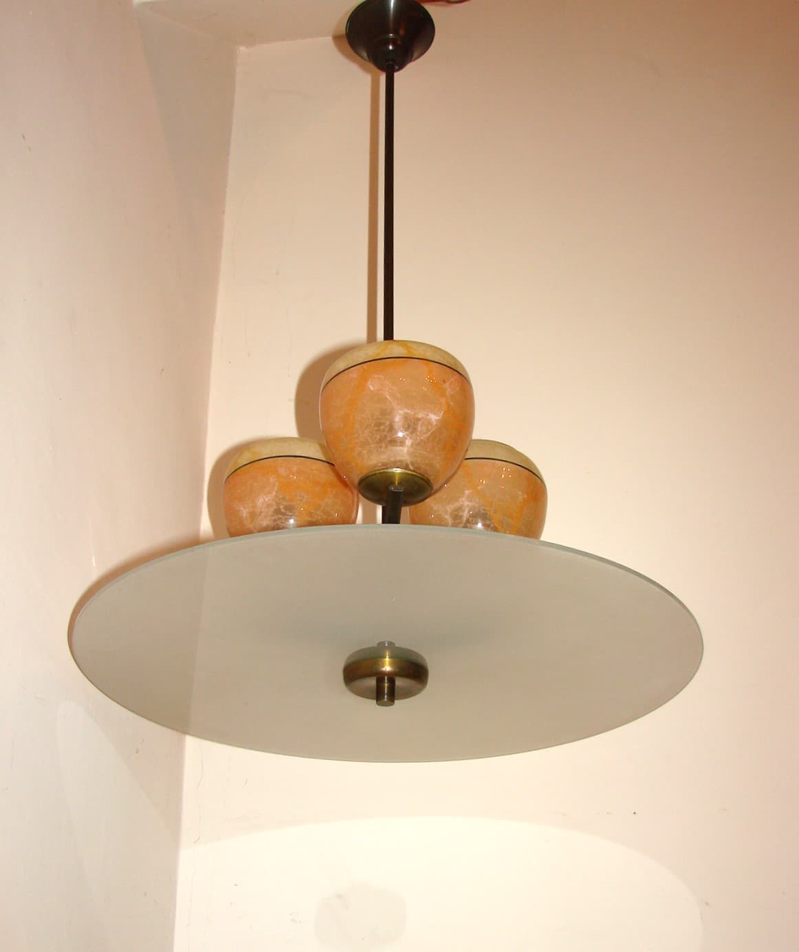 Chandelier Art Deco, orange, brass, glass, 1930s. - 37713