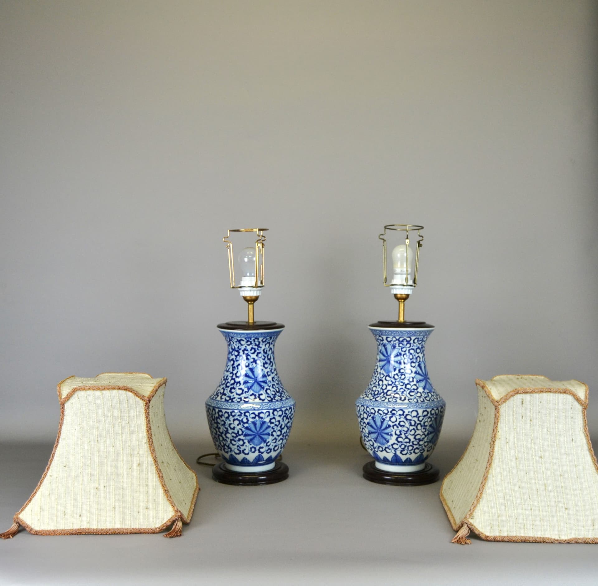 Pair of oriental table lamps, cobalt blue and white ceramic, dark brown wood, ivory fabric shade, 1950s. - 271
