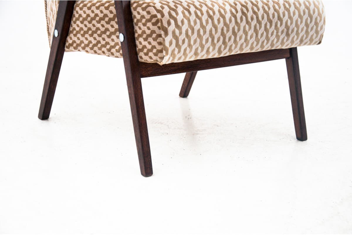 Orzechowy fotel, Polska, lata 60. - 46247