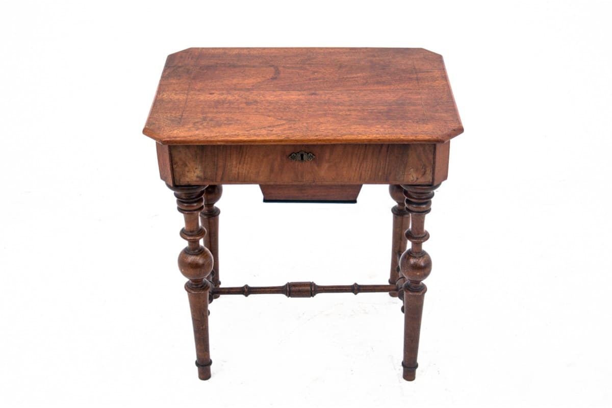 Stolik niciak, brązowy, orzech, Europa Północna, XIX w. - 60892