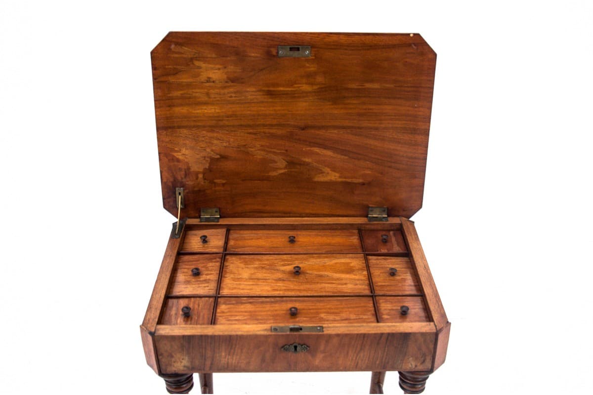 Stolik niciak, brązowy, orzech, Europa Północna, XIX w. - 60894