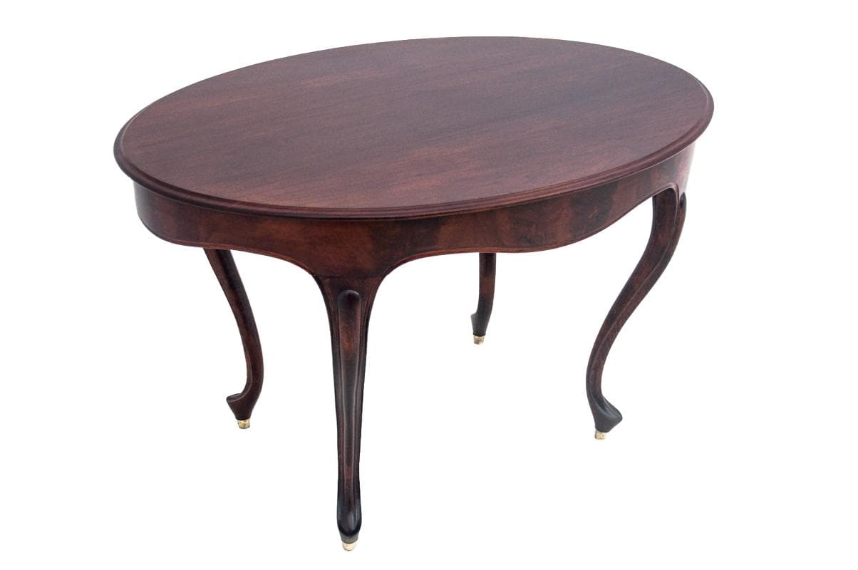 Oval Table, mahogany dark brown, Northern Europe, 19th c.