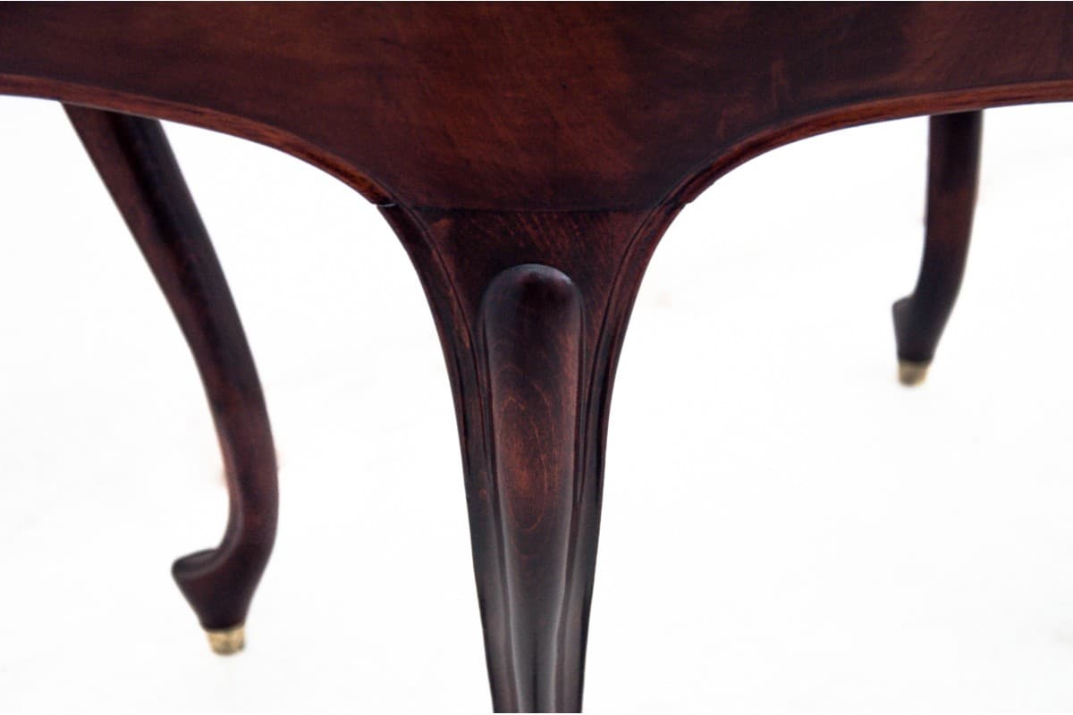 Oval Table, mahogany dark brown, Northern Europe, 19th c. - 60808