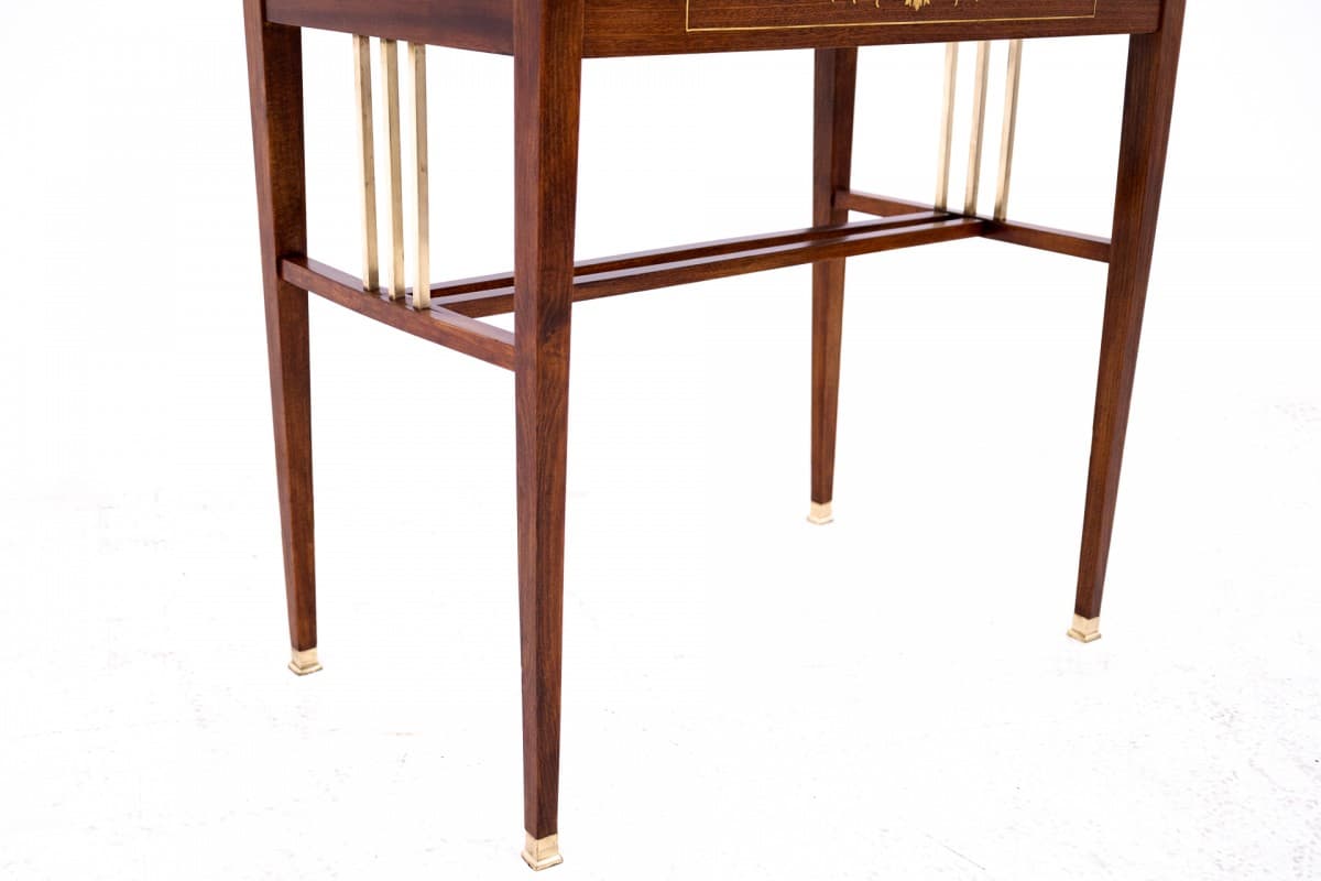 Side table, Art Deco, brown mahogany, France, 1920s. - 72274