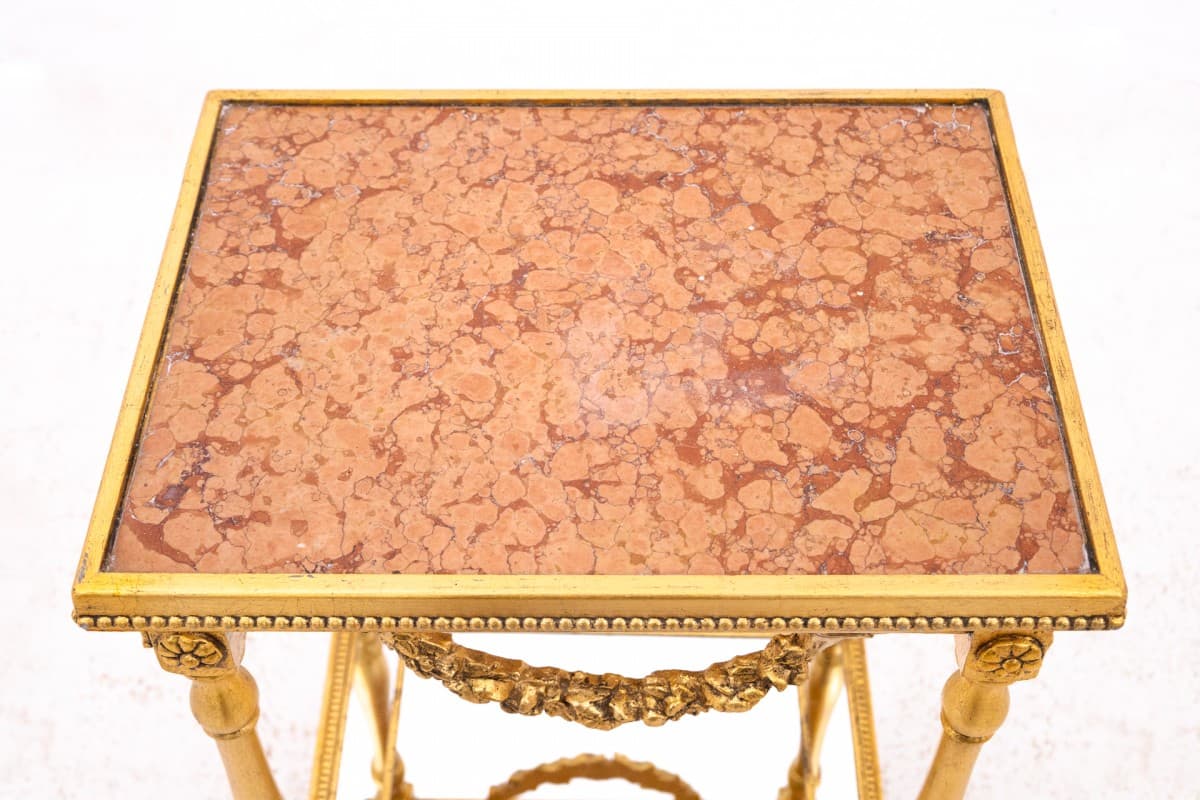 Stolik boczny Ludwik XVI, złoty, drewno złocone, marmur, Francja, początek XX w. - 72337