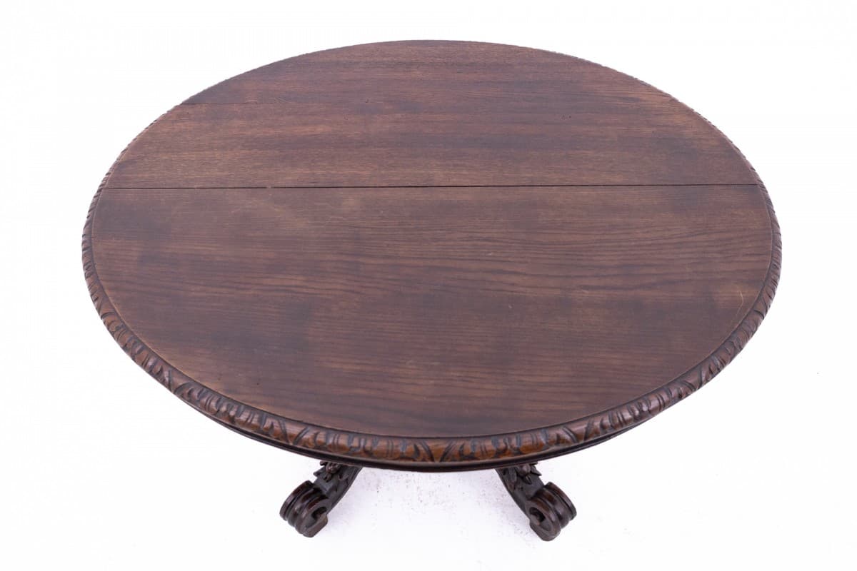 Oval Table Renaissance Revival, dark brown oak, Western Europe, 19th c. - 67112