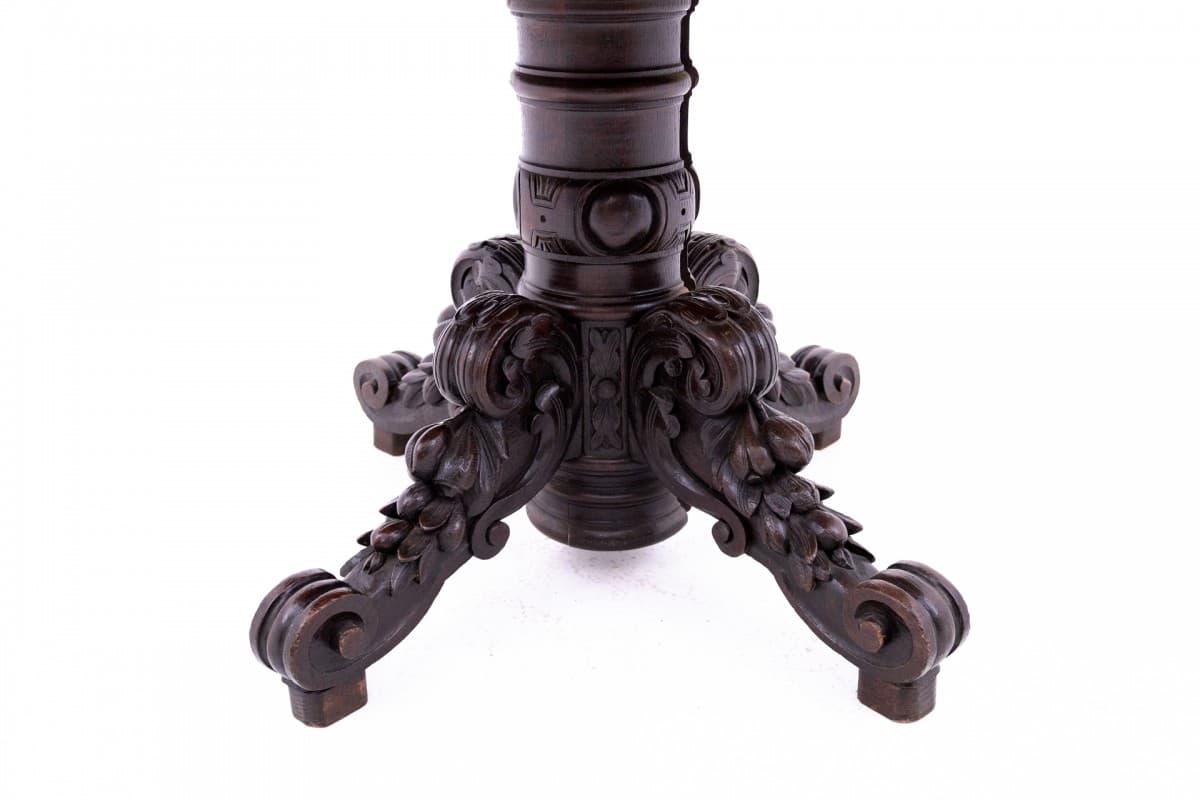 Oval Table Renaissance Revival, dark brown oak, Western Europe, 19th c. - 67113