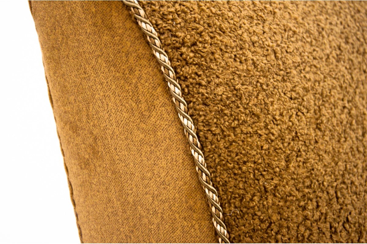 Fotel art deco, boucle złocisty, dąb, proj. J. Halabala, Czechosłowacja, lata 30. - 73200