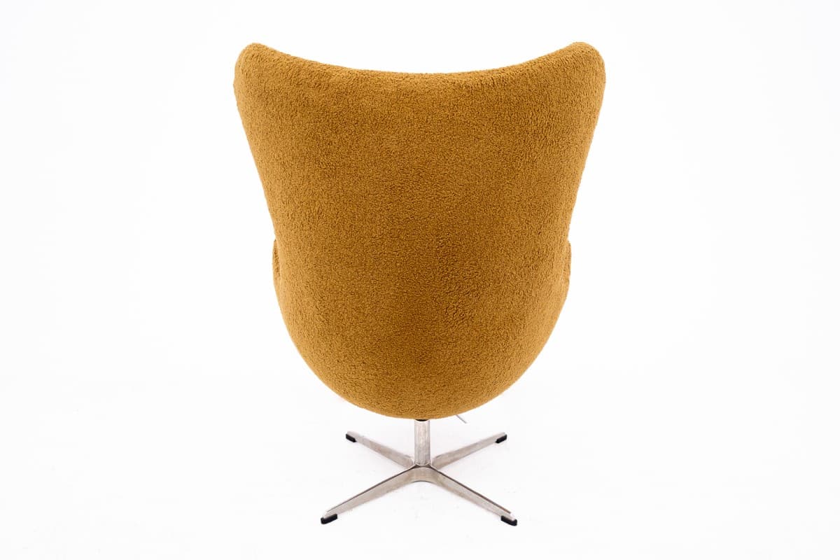 Armchair Egg, yellow boucle, aluminum, by A. Jacobsen, Fritz Hansen, Denmark, 1960s. - 75655