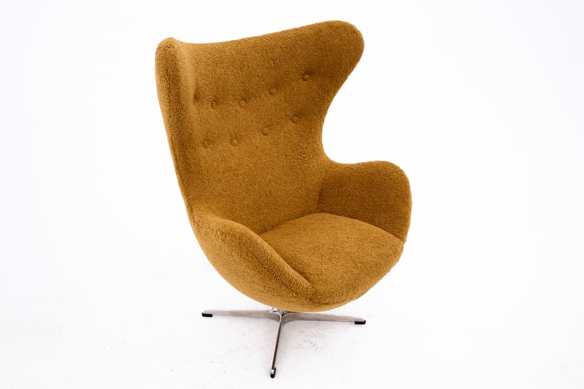 Armchair Egg, yellow boucle, aluminum, by A. Jacobsen, Fritz Hansen, Denmark, 1960s. - 75648