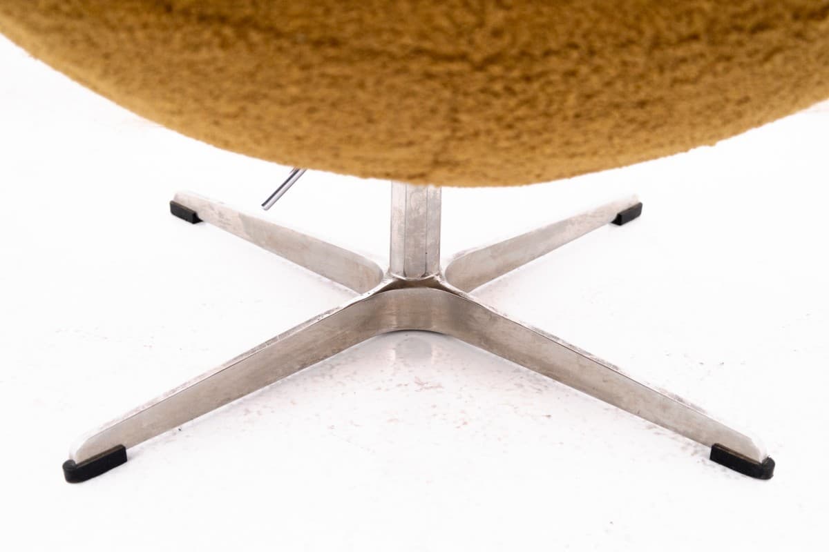 Armchair Egg, yellow boucle, aluminum, by A. Jacobsen, Fritz Hansen, Denmark, 1960s. - 75653