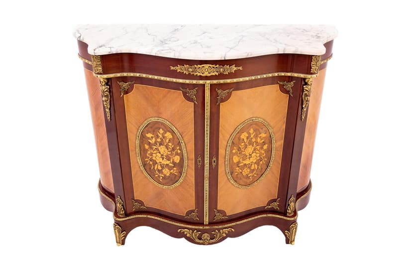 Komoda w stylu Ludwika, brąz, drewno, marmur biały, Europa Zachodnia, pierwsza połowa XX wieku