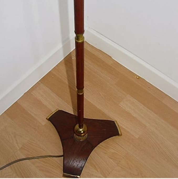 Lampa podłogowa Mid-century, biały, tkanina mosiądz drewno, lata 50. - 99530