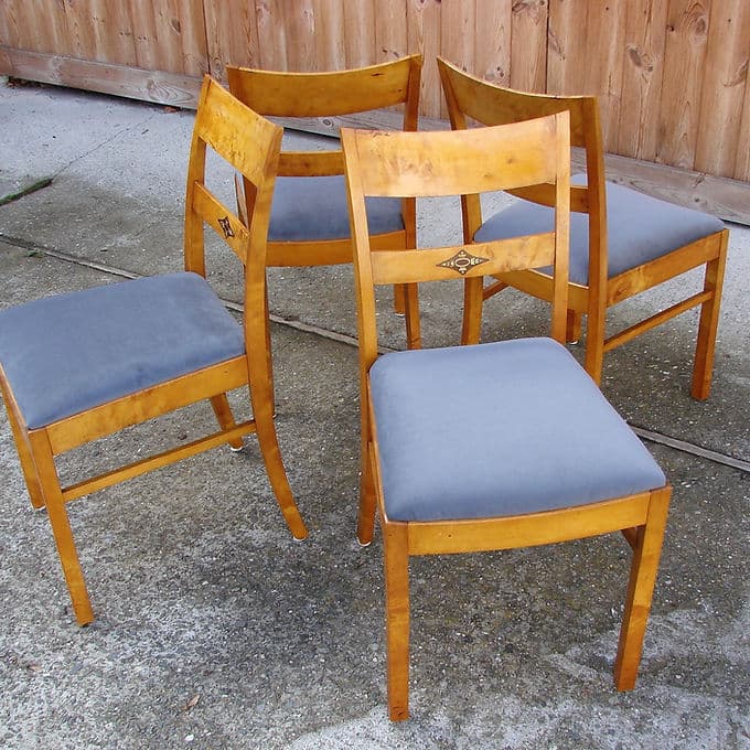 Komplet czterech krzeseł, Art déco, drewno miodowy, velvet jasnoniebieski, Europa, lata 40. - 38754