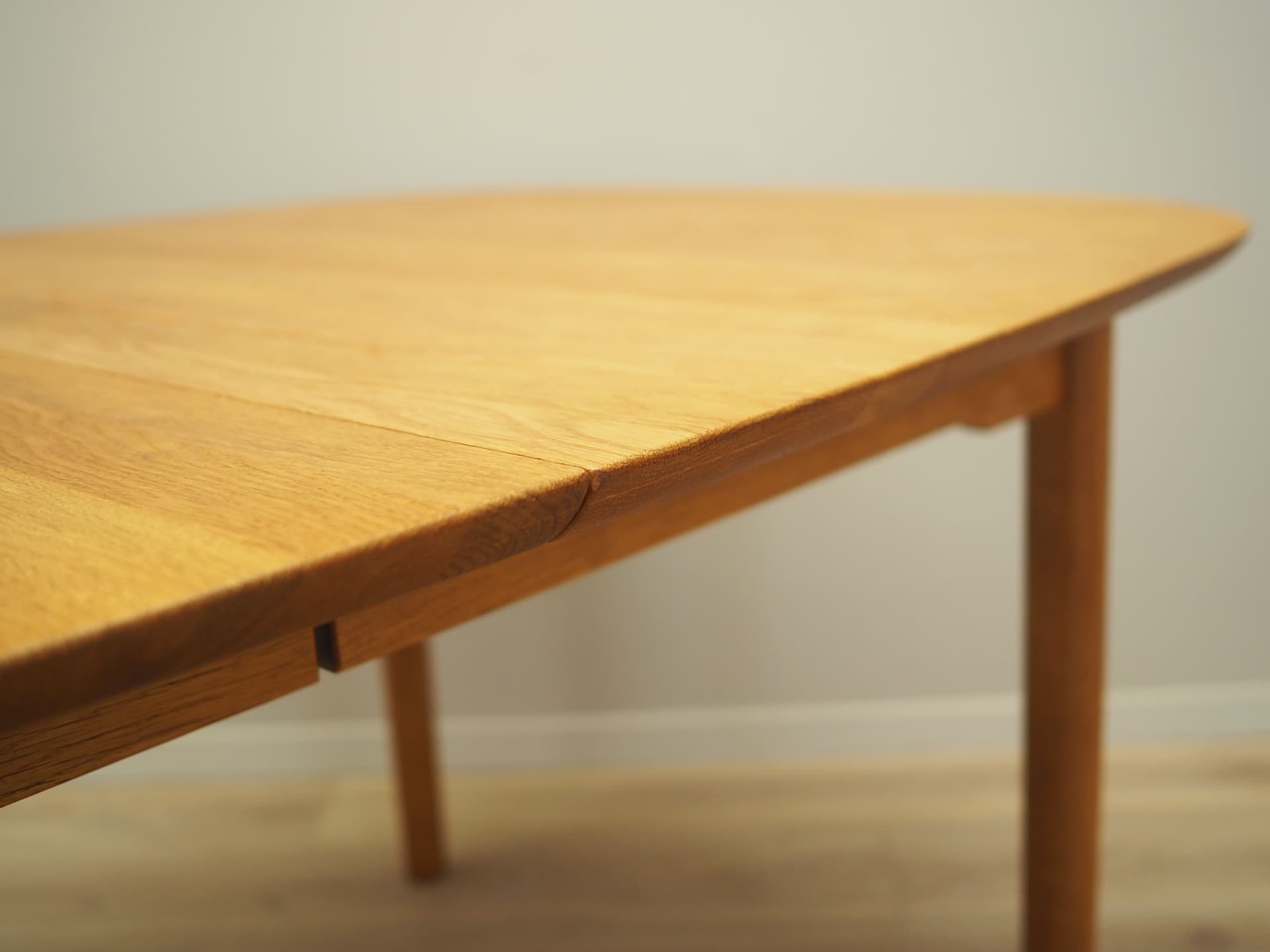 Oval table, yellow ash, by G. Falsig, Holstebro Møbelfabrik, Denmark, 1960s. - 57384