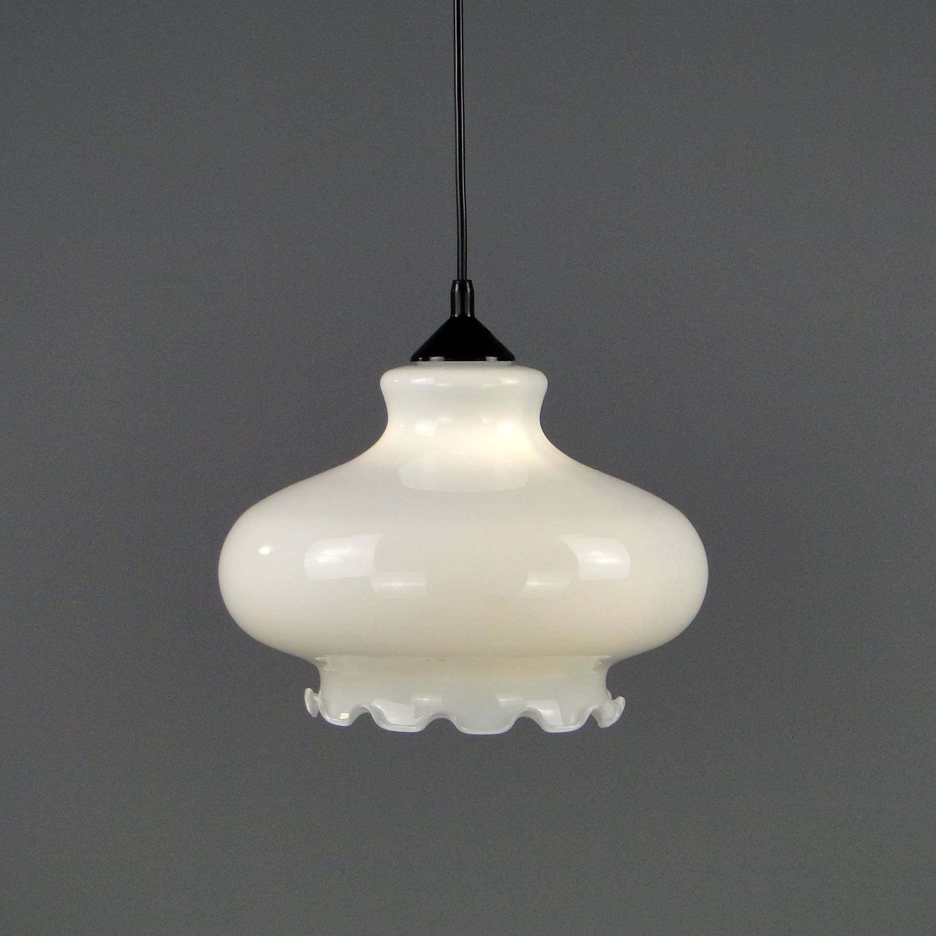 Lampa wisząca Pop Art, szkło mlecznobiałe, Polam, Polska, lata 60. - 40728