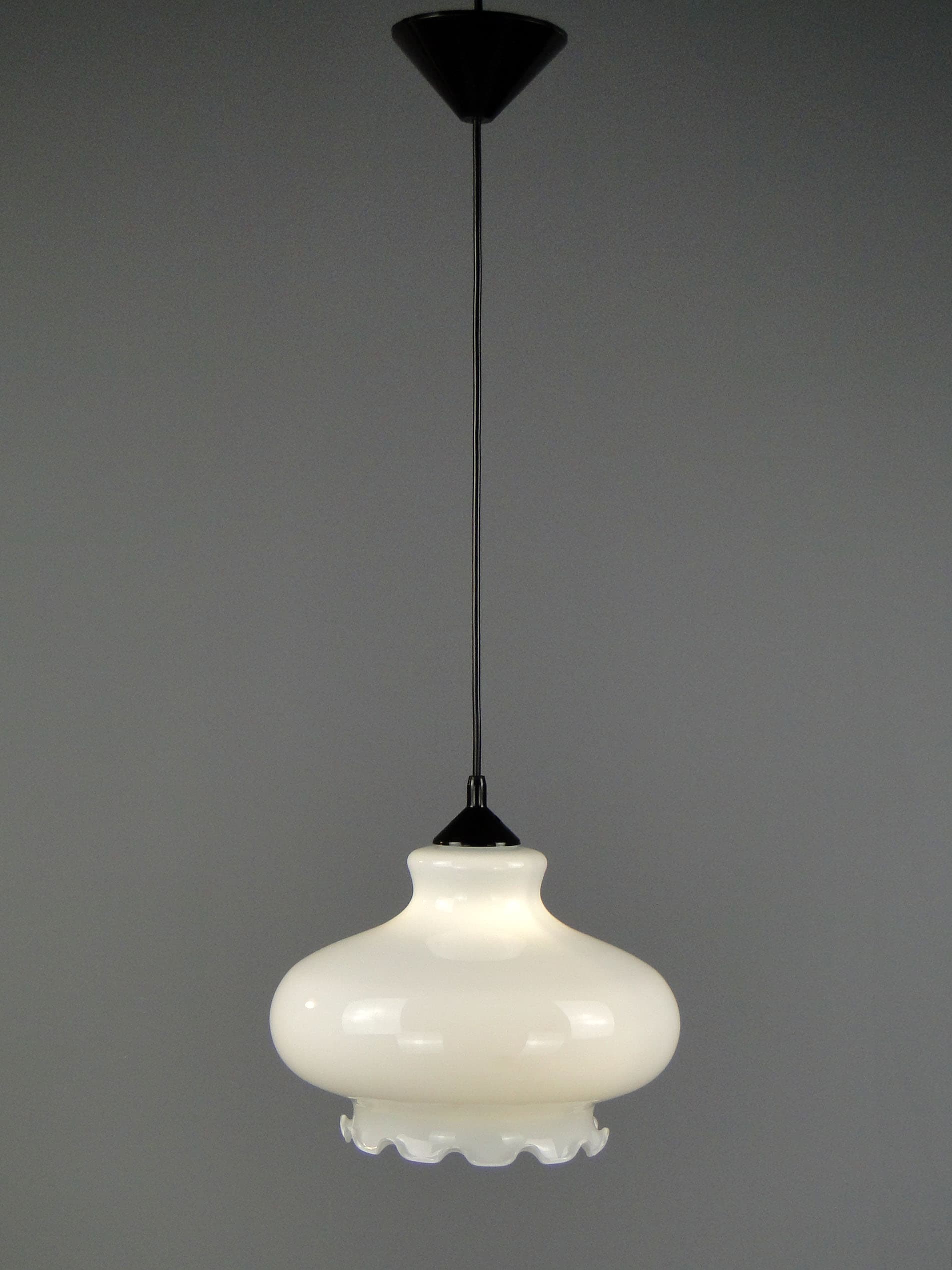 Lampa wisząca Pop Art, szkło mlecznobiałe, Polam, Polska, lata 60. - 40727