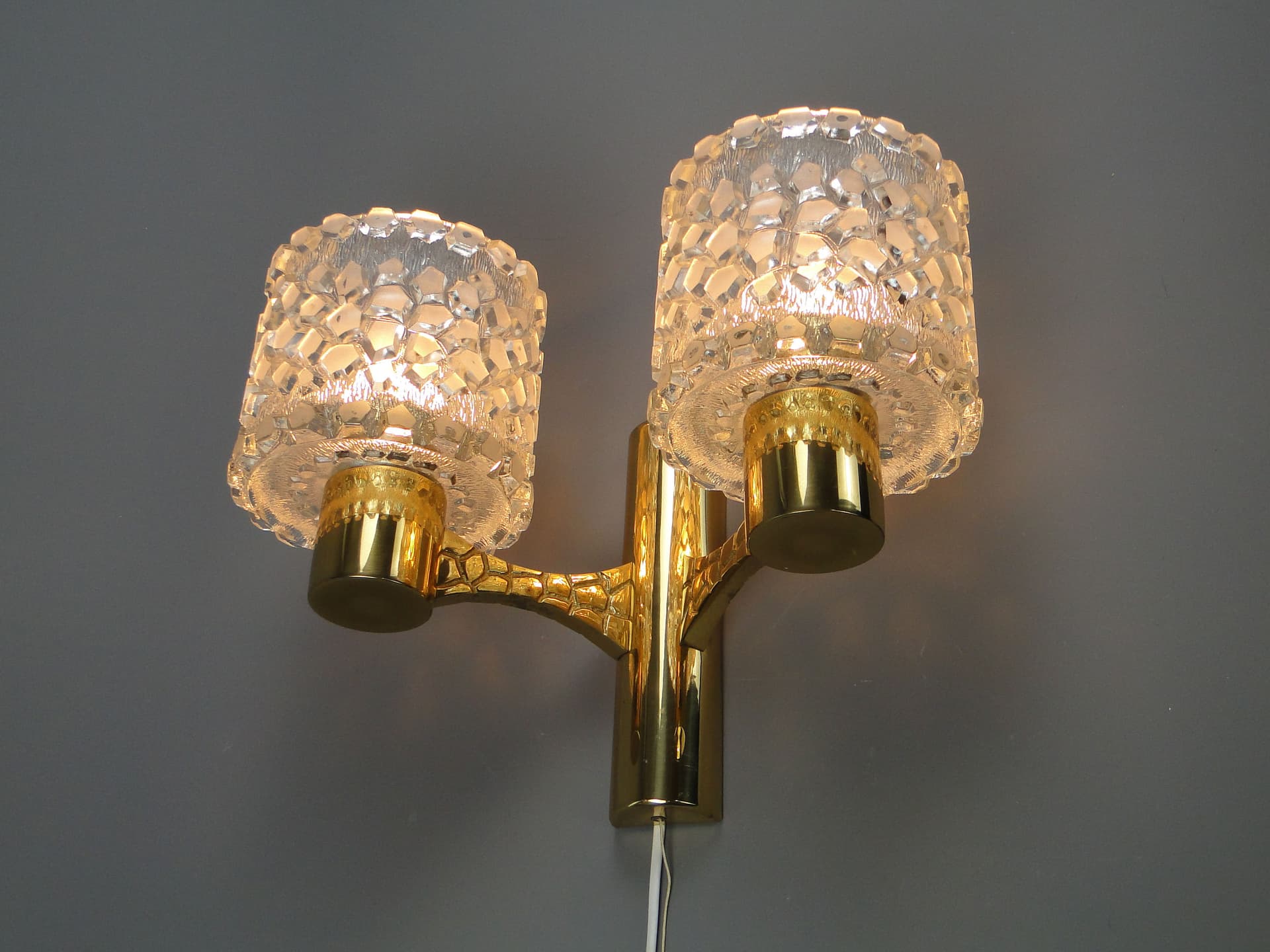 Kinkiet, mosiądz złoty, szkło przezroczyste, proj. C. Fagerlund, Orrefors, Szwecja, lata 60. - 40713