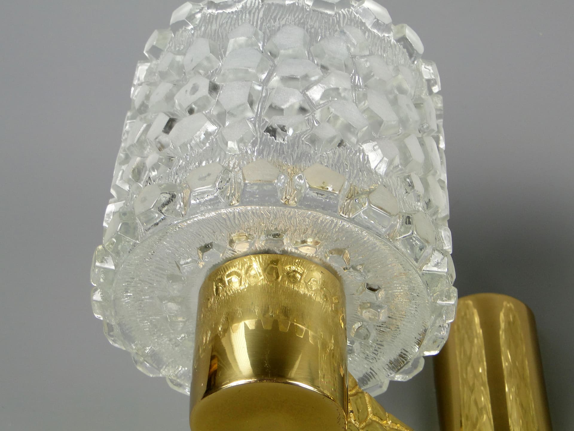 Kinkiet, mosiądz złoty, szkło przezroczyste, proj. C. Fagerlund, Orrefors, Szwecja, lata 60. - 40707