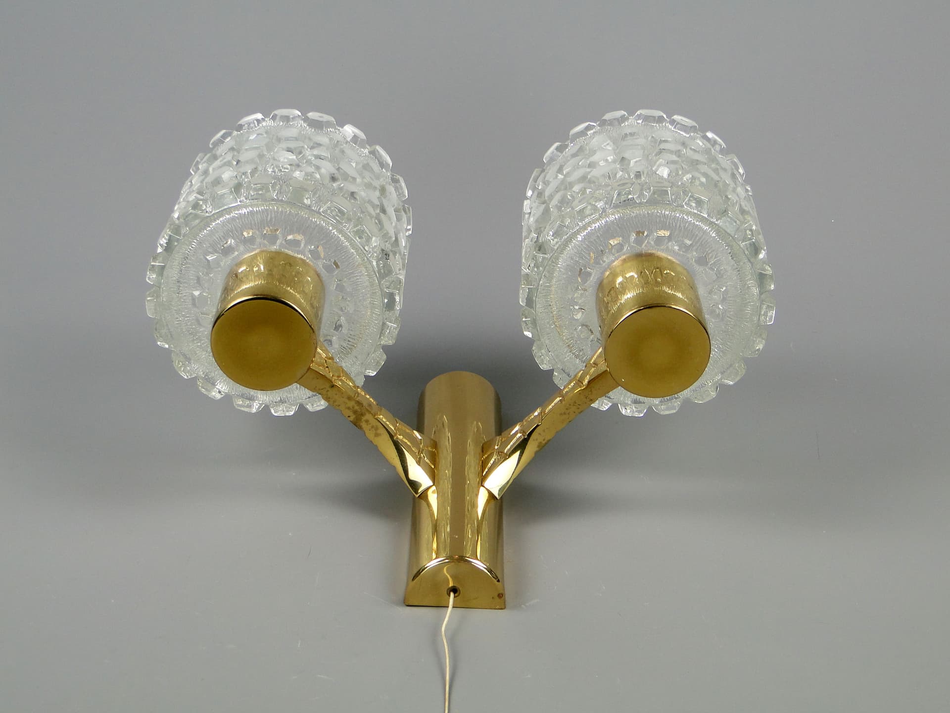 Kinkiet, mosiądz złoty, szkło przezroczyste, proj. C. Fagerlund, Orrefors, Szwecja, lata 60. - 40706