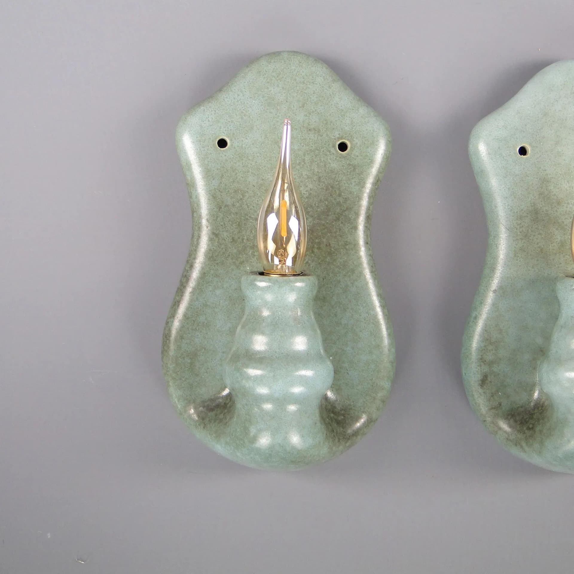 Para kinkietów, ceramika zielony cieniowany, Hiszpania, lata 80. - 40688