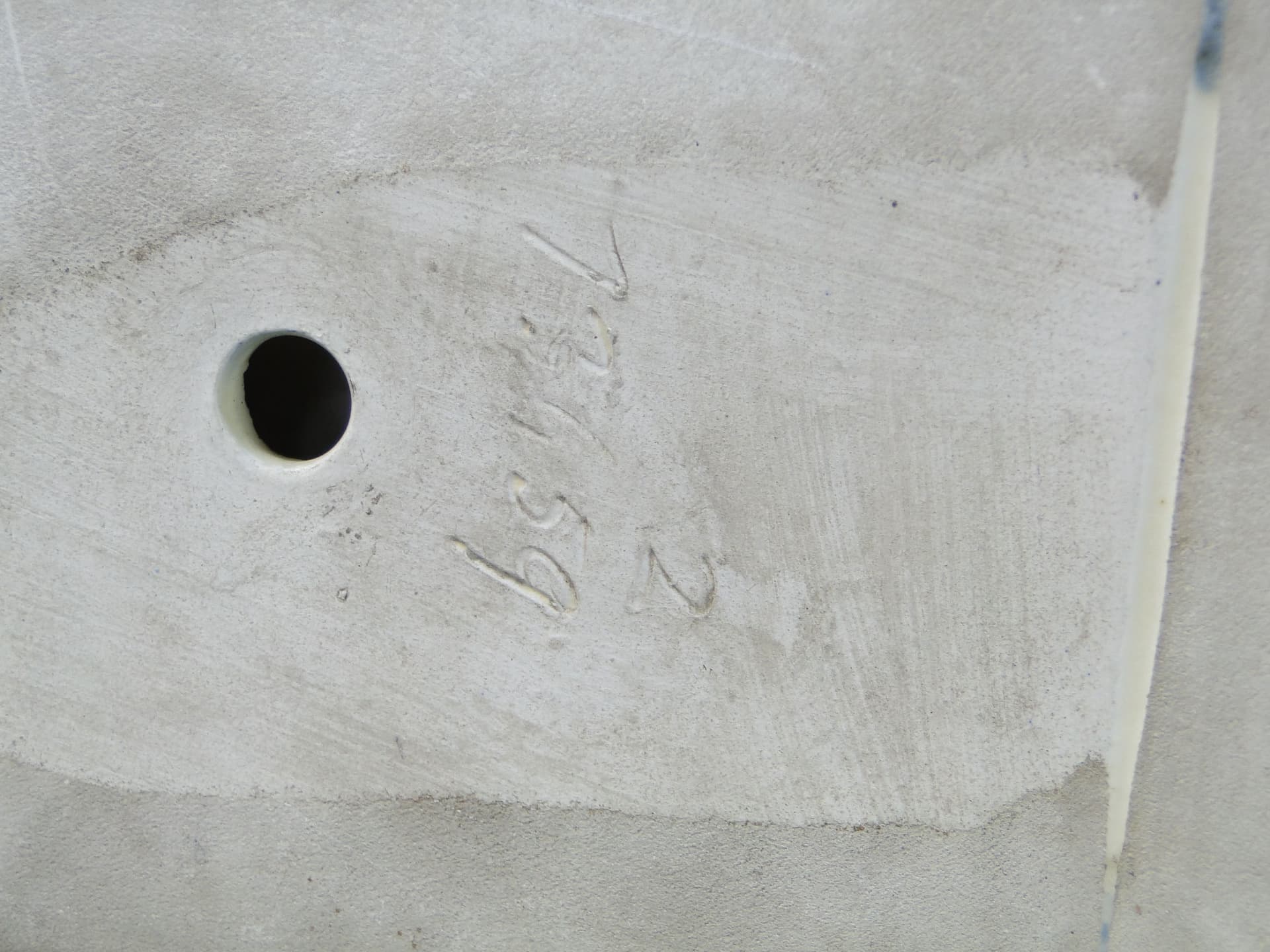 Para podpórek do książek Art déco, ceramika ivory white, proj. D. Urbach, Czechy, lata 30. - 40685