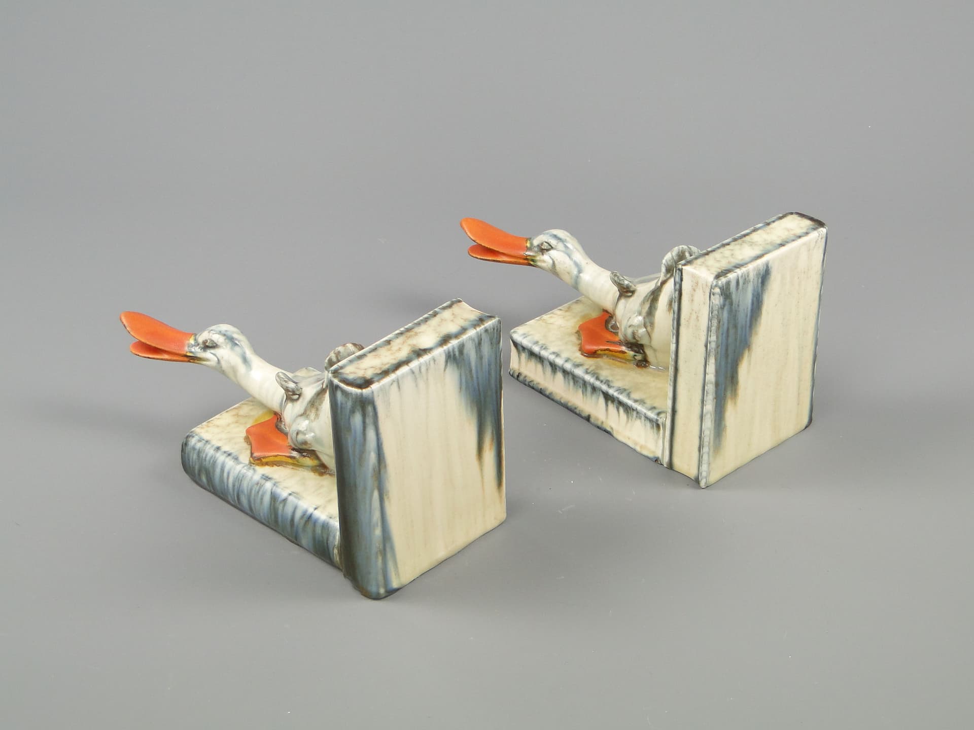 Para podpórek do książek Art déco, ceramika ivory white, proj. D. Urbach, Czechy, lata 30. - 40682