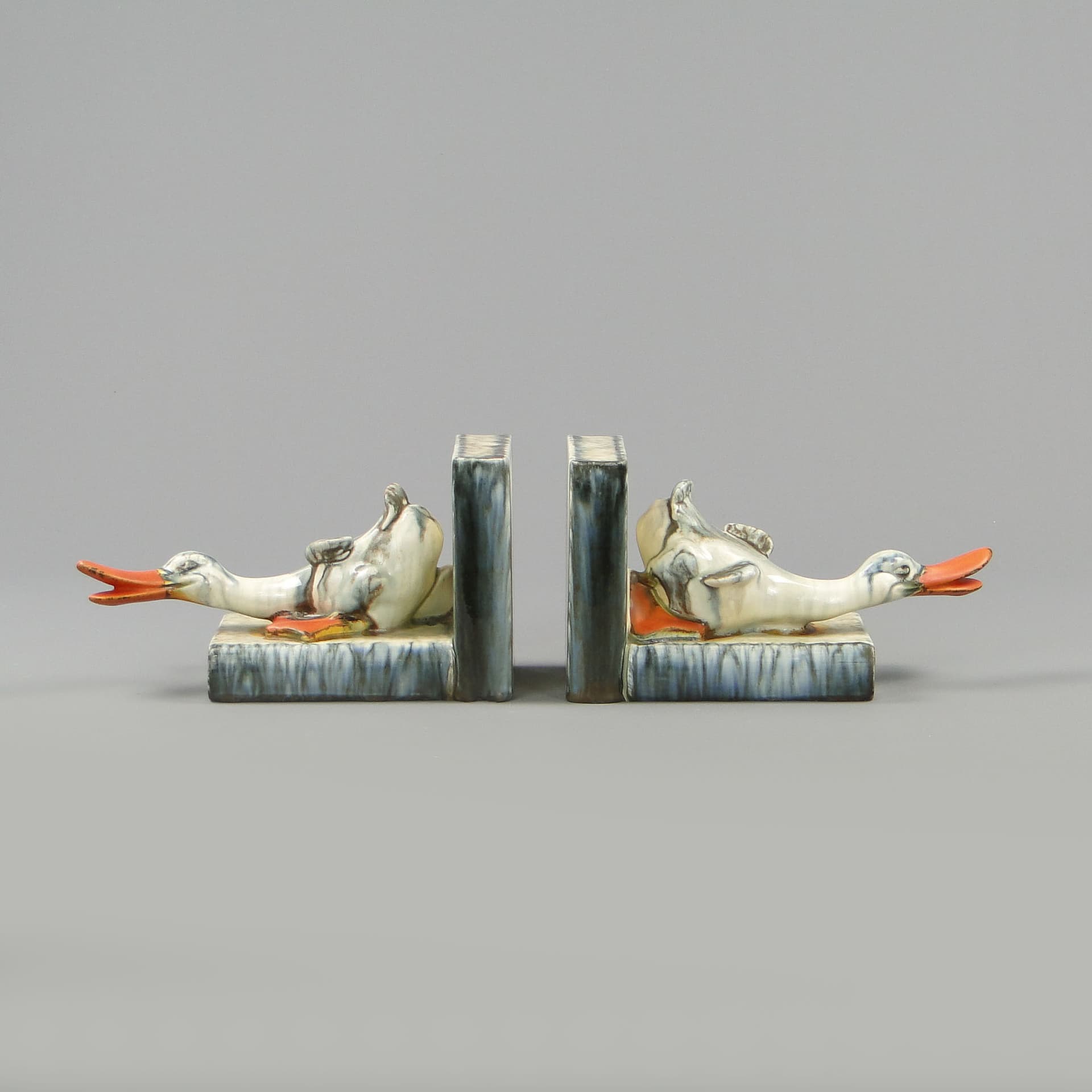 Para podpórek do książek Art déco, ceramika ivory white, proj. D. Urbach, Czechy, lata 30. - 40678