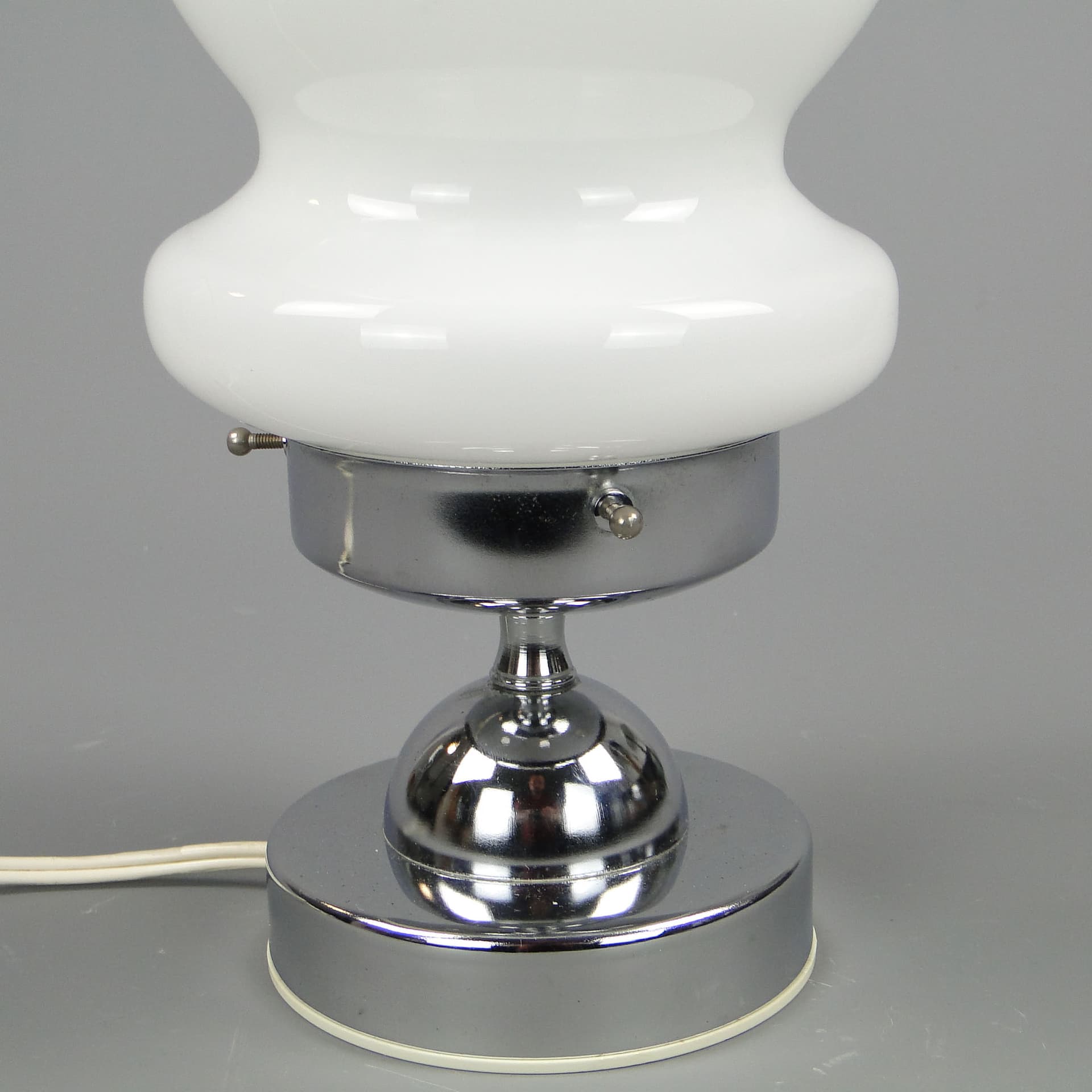 Lampa stołowa, szkło białe, metal chromowany, proj. C. Nason, Mazzega, Włochy, lata 60. - 40654