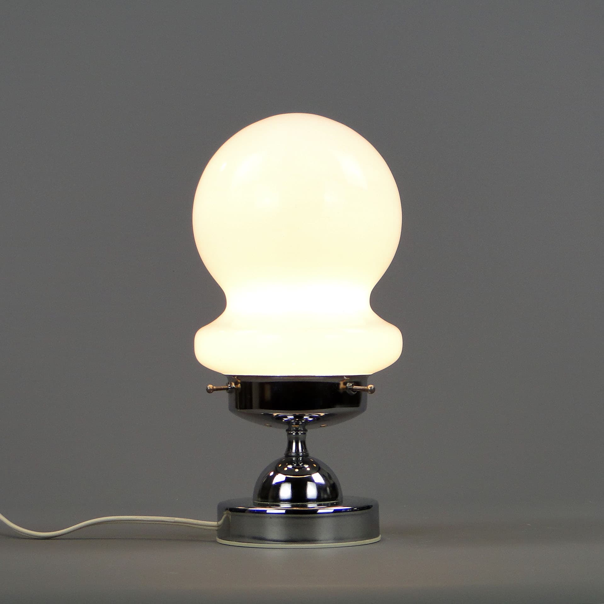 Lampa stołowa, szkło białe, metal chromowany, proj. C. Nason, Mazzega, Włochy, lata 60. - 40659