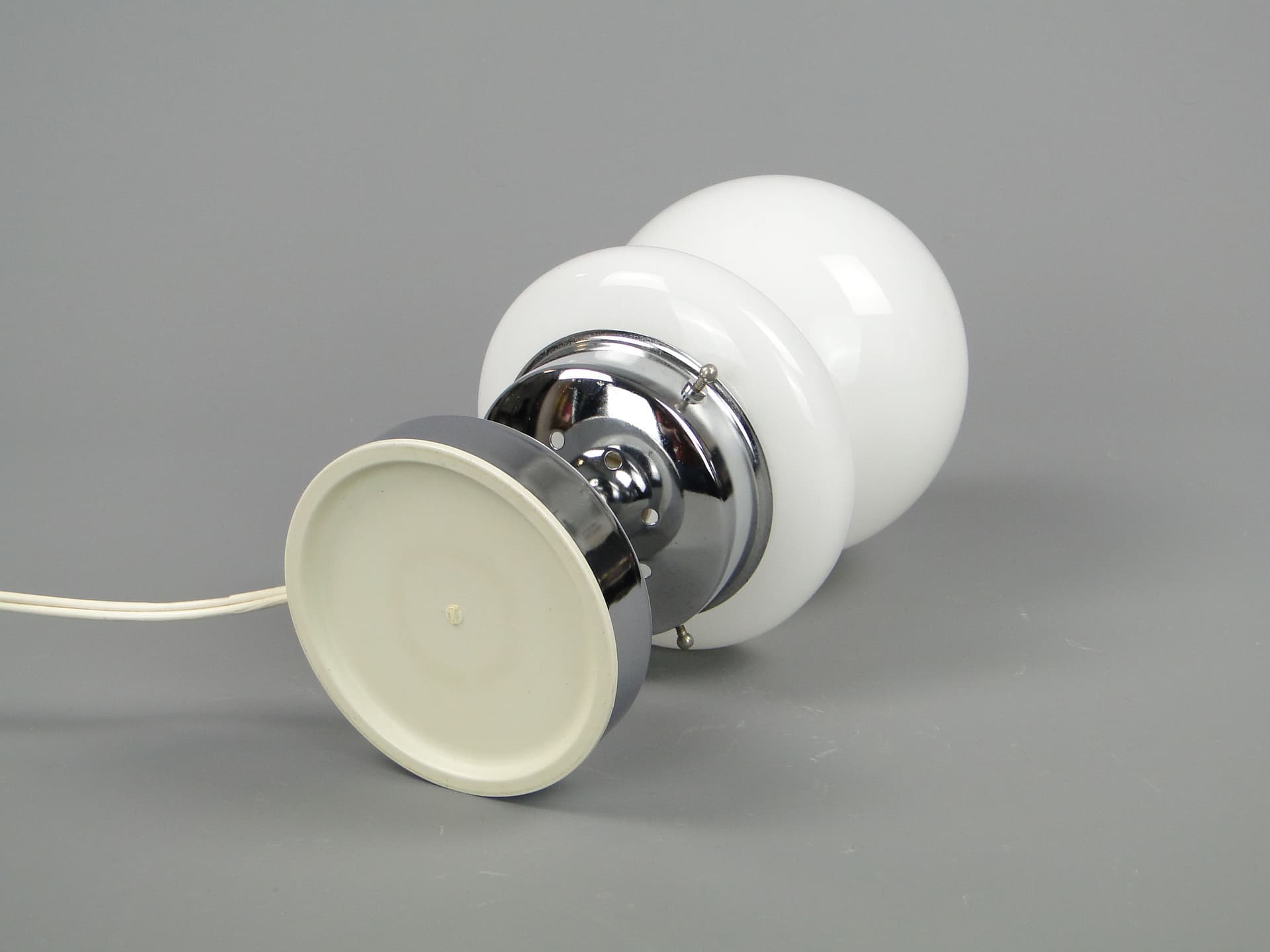 Lampa stołowa, szkło białe, metal chromowany, proj. C. Nason, Mazzega, Włochy, lata 60. - 40656