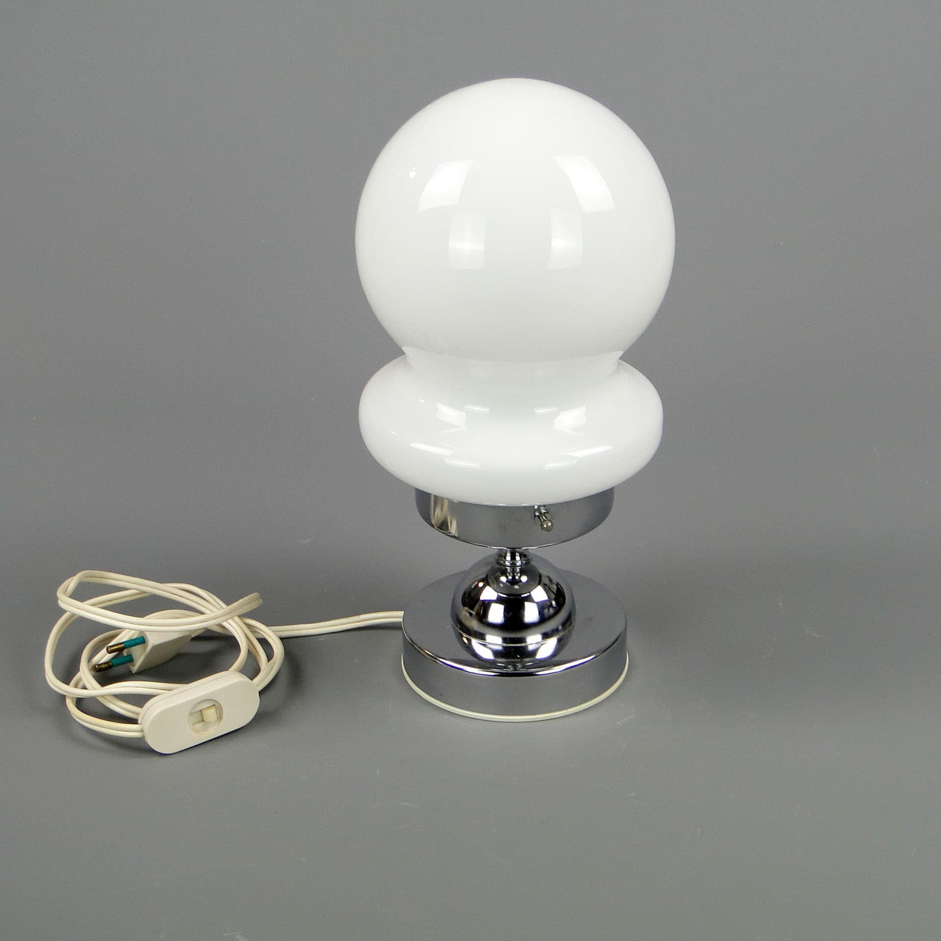 Lampa stołowa, szkło białe, metal chromowany, proj. C. Nason, Mazzega, Włochy, lata 60. - 40651