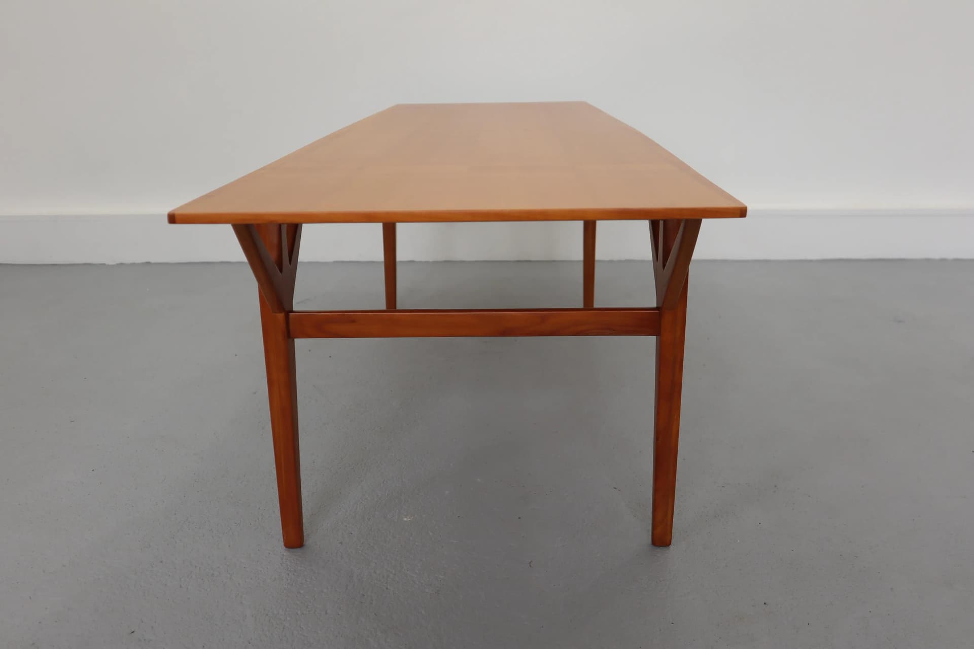 Stolik kawowy, drewno czereśniowe brązowy, Polska, lata 60. - 39823