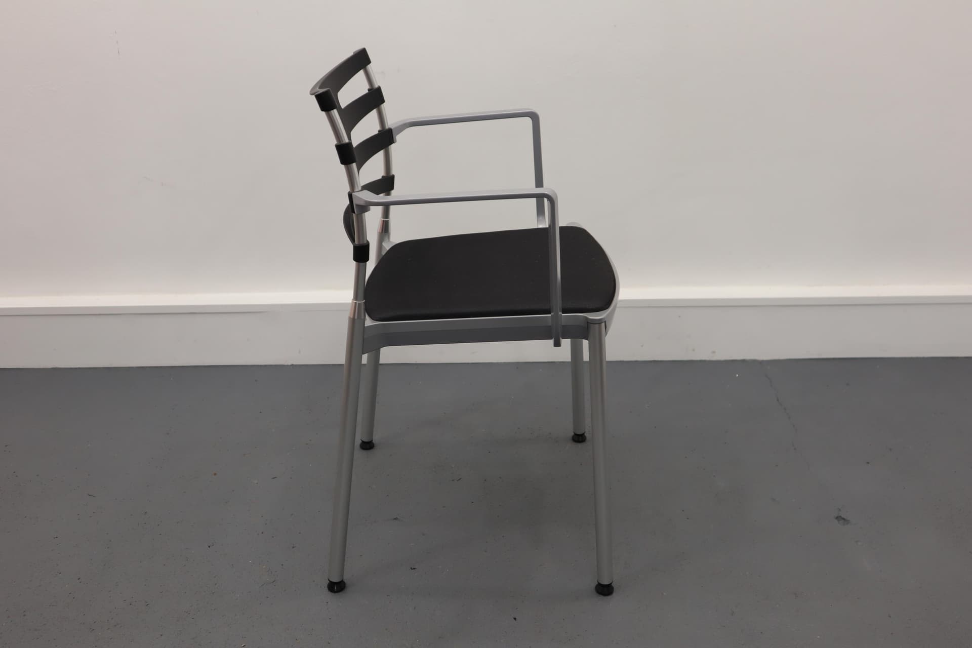 Krzesło Ice, aluminium srebrne, tapicerka czarna, proj. K. Salto, Fritz Hansen, Dania, XXI w. - 39810