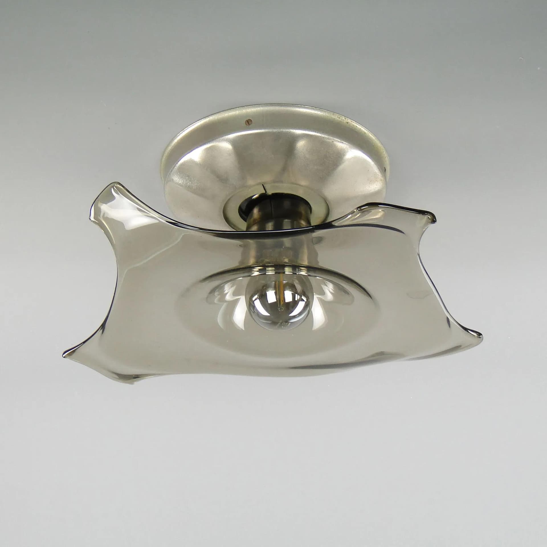 Kinkiet modernistyczny, szkło grafitowe, metal niklowany, Polam, Polska, lata 60. - 40746