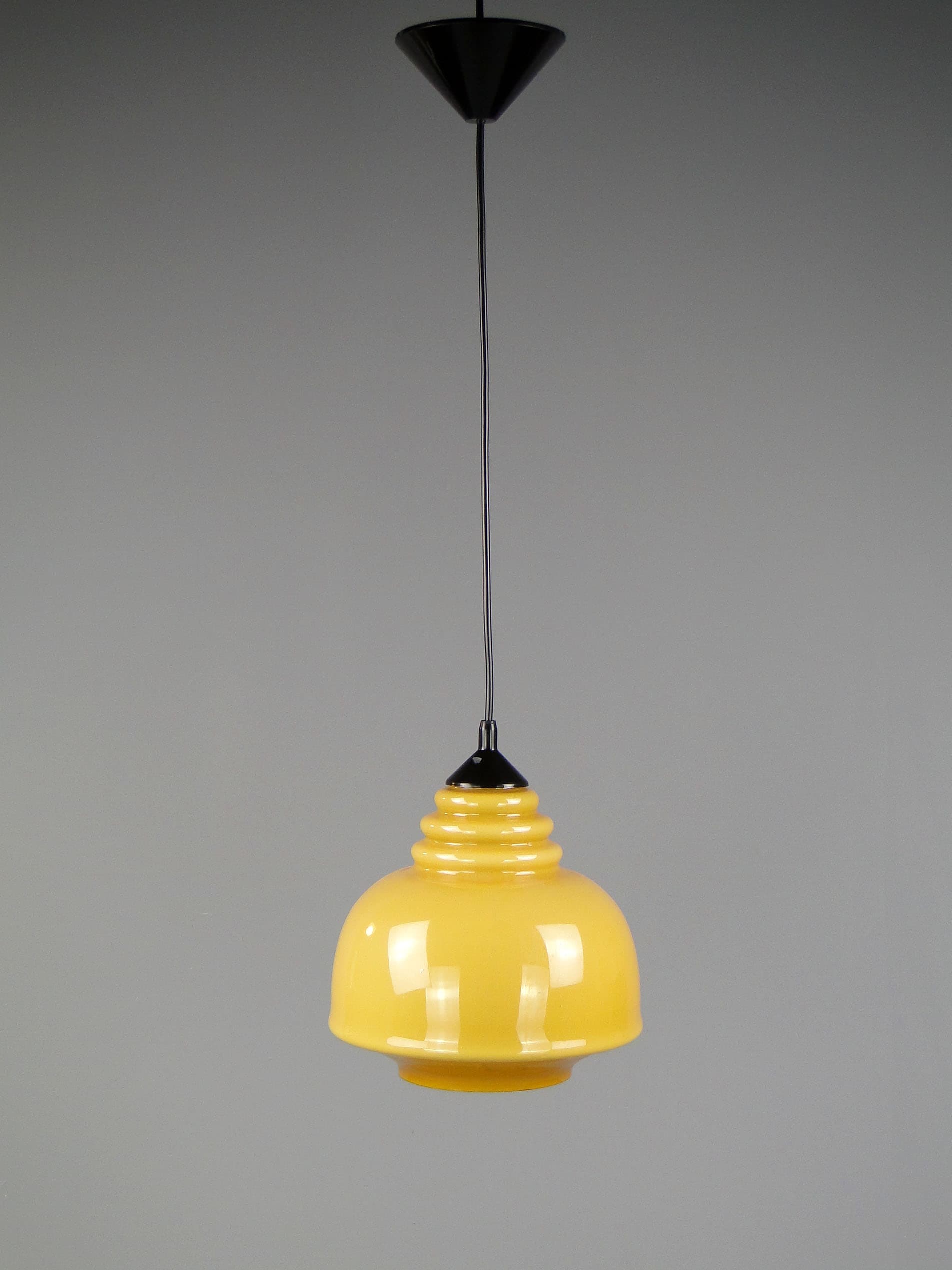 Lampa wisząca, Pop Art, szkło żółty, Zakłady Sprzętu Oświetleniowego Zaos, Polska, lata 60. - 40579