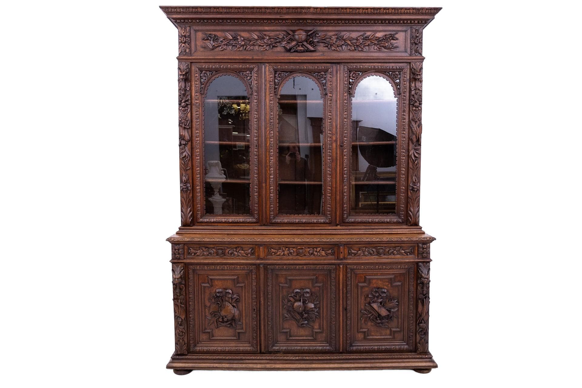 Neo-Renaissance Cabinet, dark brown oak, France, 19th c.