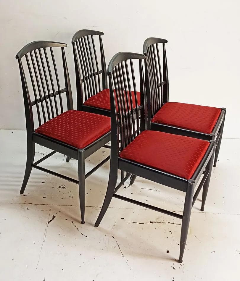 Zestaw czterech krzeseł Charlotte, drewno czarne, tkanina czerwona, proj. K. Hörlin-Holmquist, Finlandia, lata 70. - 39667