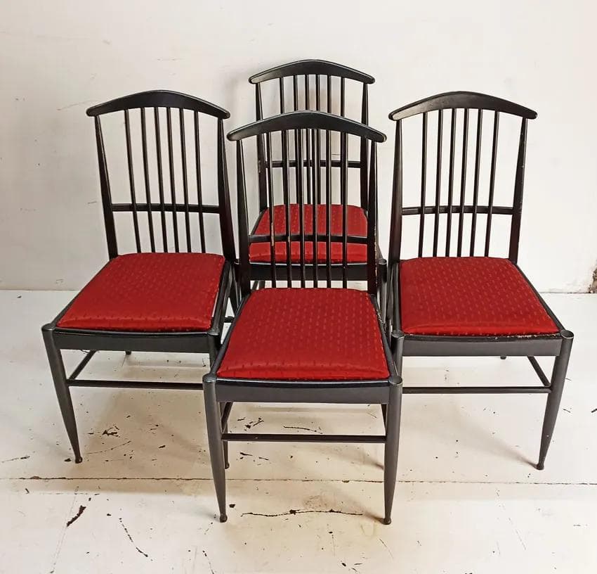 Zestaw czterech krzeseł Charlotte, drewno czarne, tkanina czerwona, proj. K. Hörlin-Holmquist, Finlandia, lata 70. - 39668