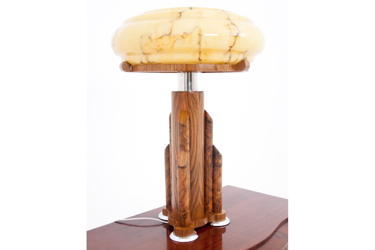 Lampa stołowa Art Deco, beżowy klosz, orzech, Polska, lata 50. - 77807