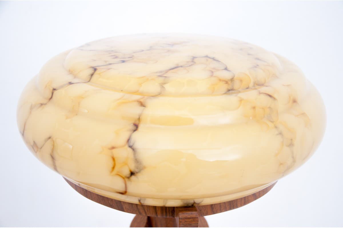 Lampa stołowa Art Deco, beżowy klosz, orzech, Polska, lata 50. - 77808