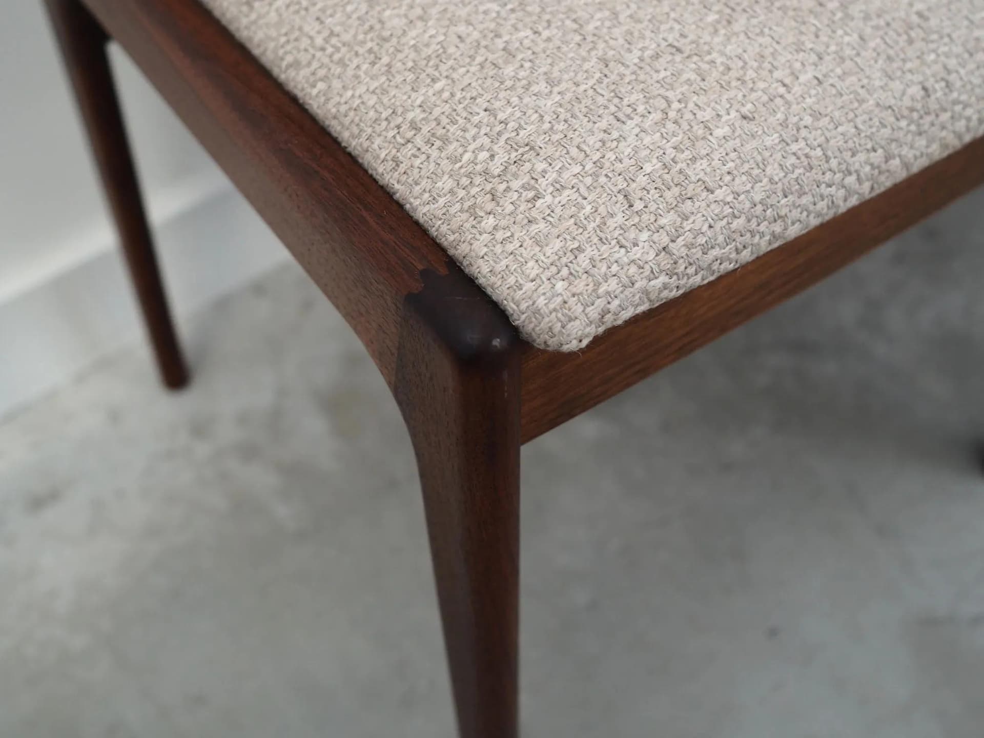 Komplet czterech krzeseł, teak beżowy, proj. J. Andersen, Dania, lata 70. - 40042