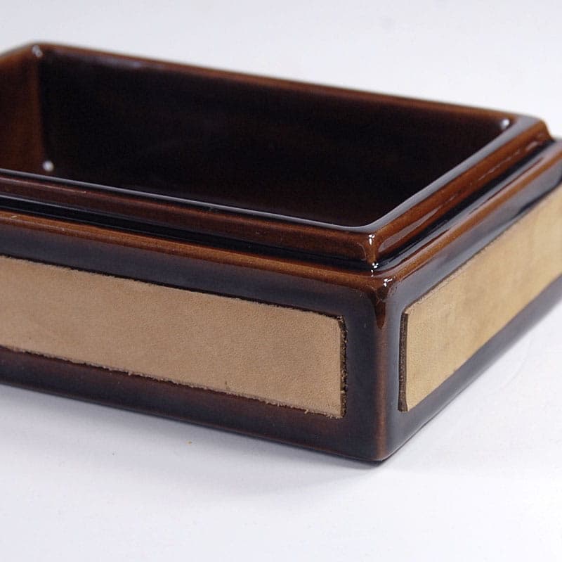 Kasetka SC3, brąz ciemny, ceramika szkliwiona, skóra zamszowa, Włochy, lata 70. - 40353