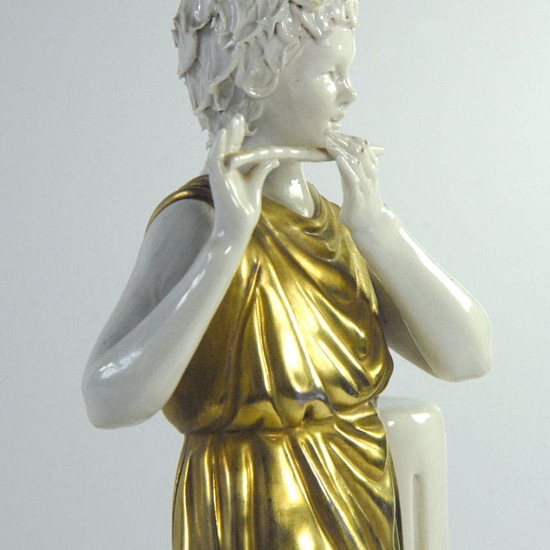 Figurka neoklasyczna, biała złocona porcelana, Capodimonte, Włochy, początek XX w. - 40285