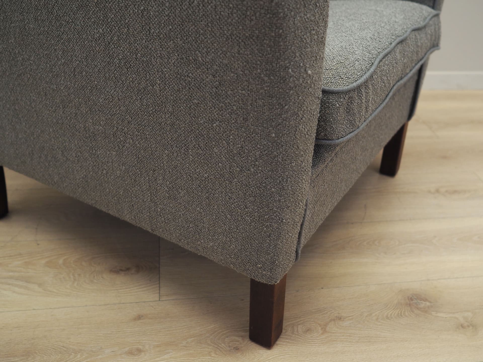 Wingback armchair, grey wool, beech, Denmark, 1970s. - 51351