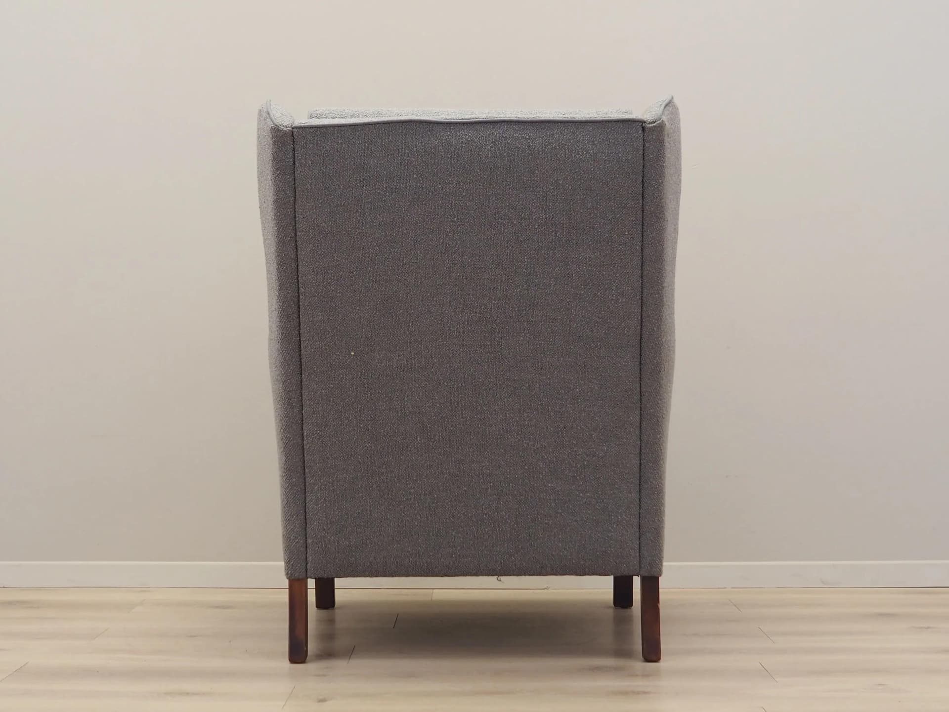 Wingback armchair, grey wool, beech, Denmark, 1970s. - 40452