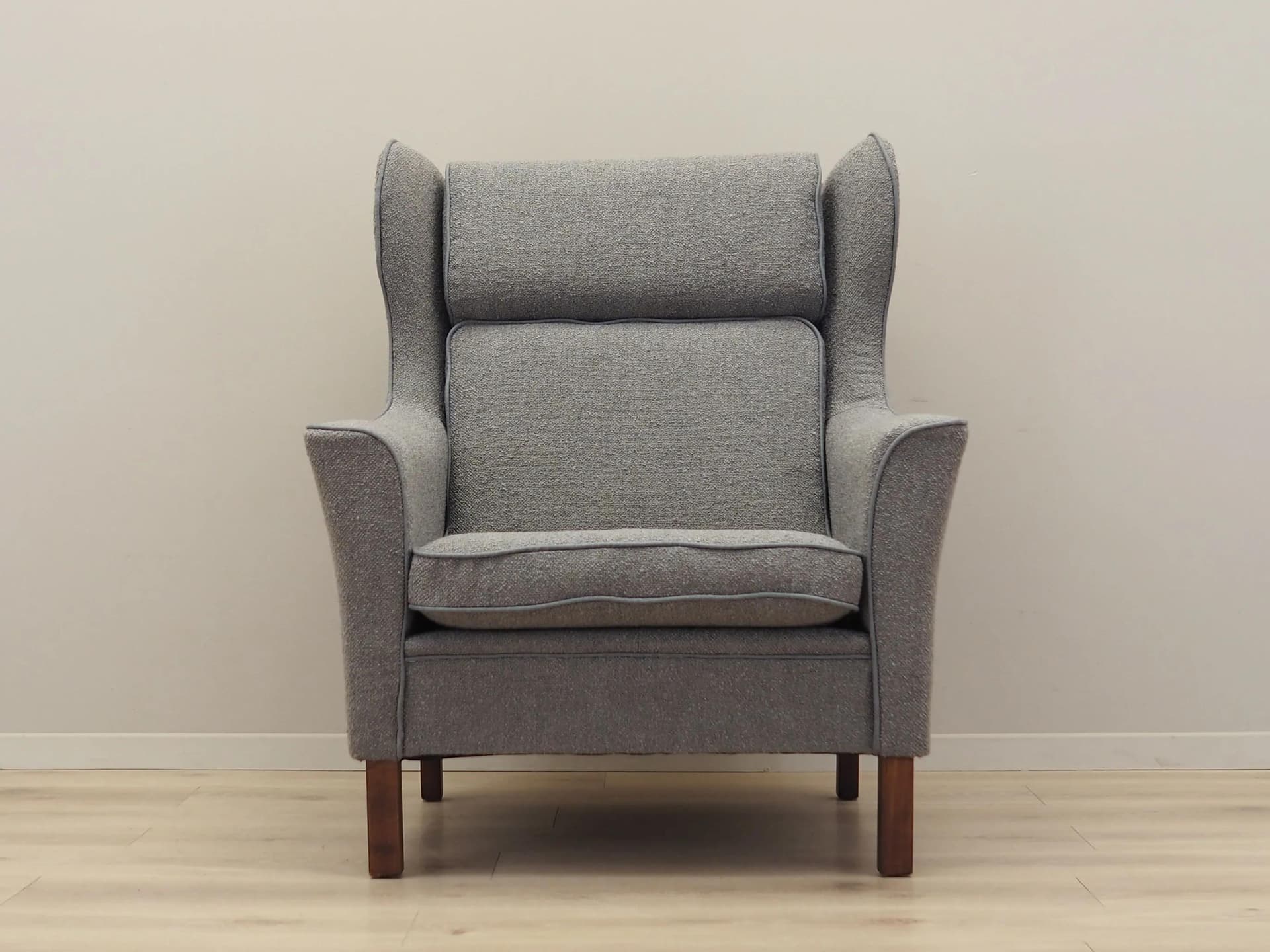 Wingback armchair, grey wool, beech, Denmark, 1970s. - 40453