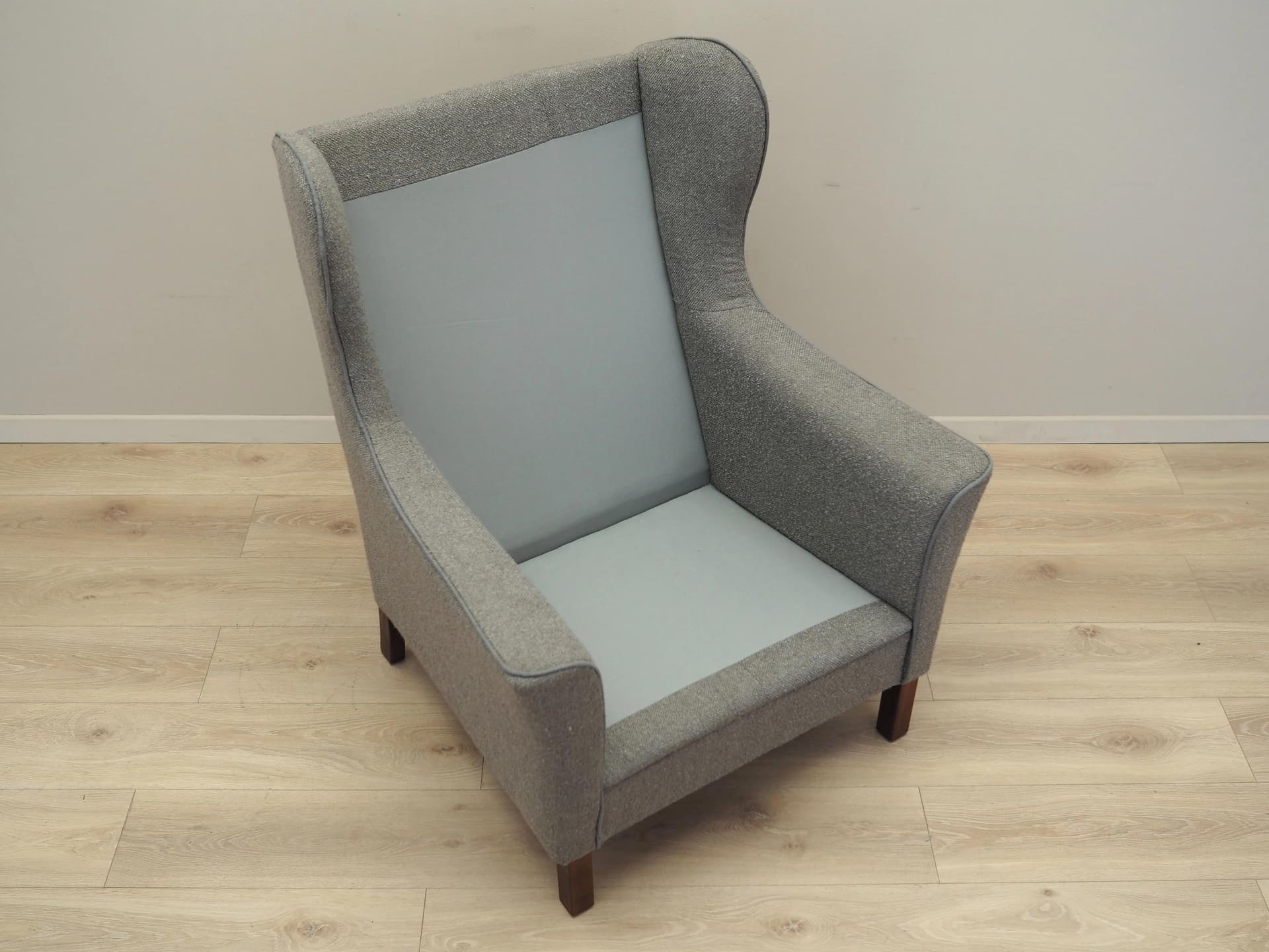 Wingback armchair, grey wool, beech, Denmark, 1970s. - 40455
