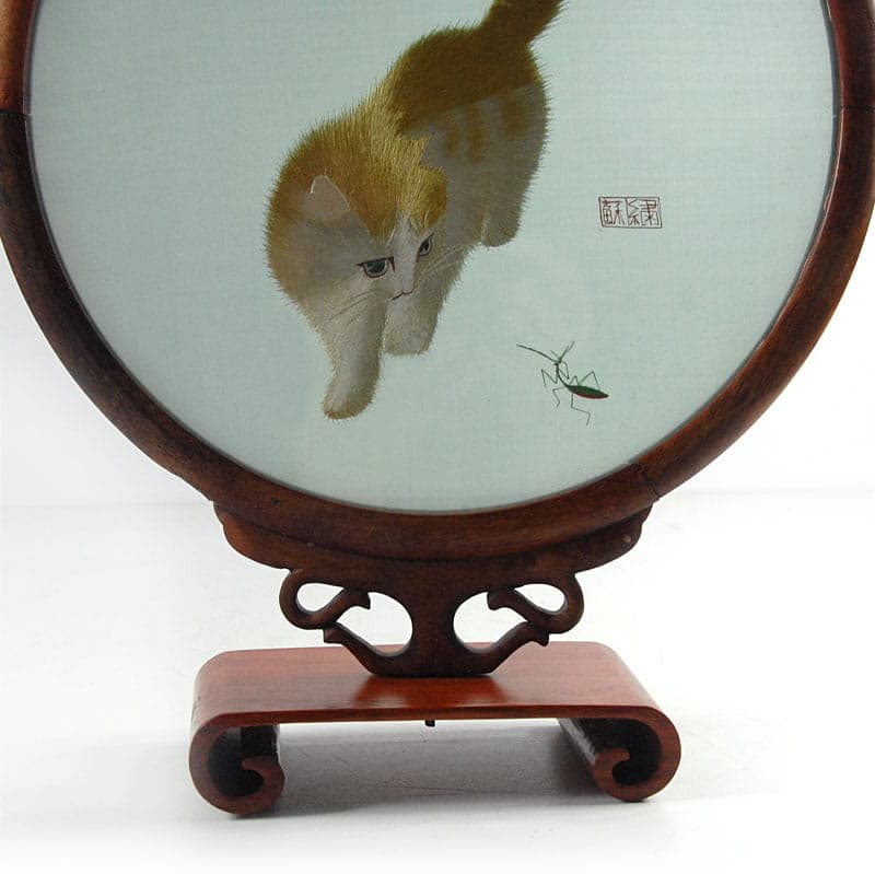 Panel dekoracyjny, haft jedwab niebieski, drewno ciemnobrązowe, Chiny, XX w. - 41929